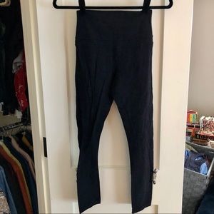 Black Lululemon Leggings (4)